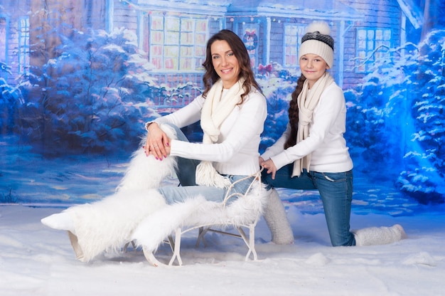 Foto mutter und tochter feiern weihnachten