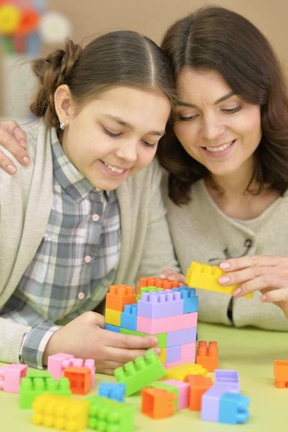 Mutter und Tochter haben gemeinsam Spaß