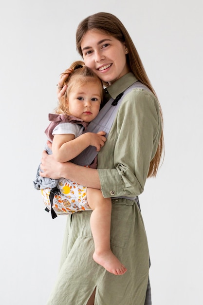 Foto mutter und tochter posieren zusammen