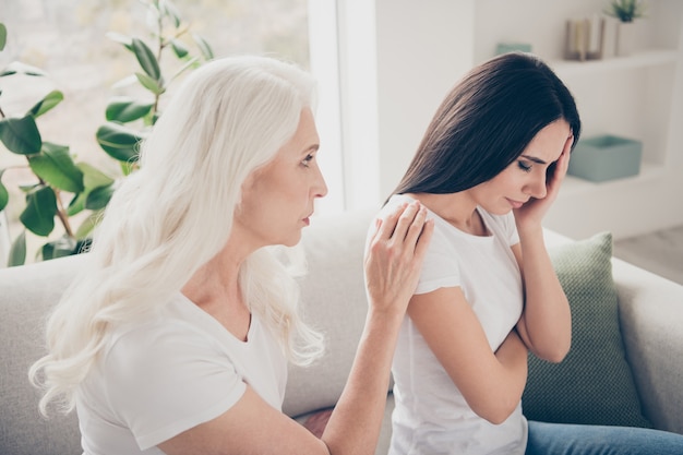 Mutter und Tochter streiten sich