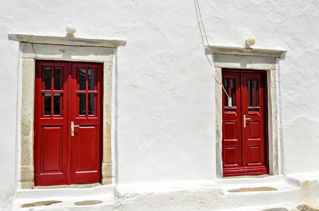 Myconos, vistas das casas brancas com suas ruas de paralelepípedos. Mar Egeu Meridional, Cíclades, Grécia.