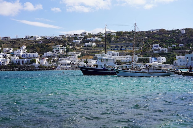 MYKONOS GRECIA 4 DE MAYO DE 2022 Buques en el puerto de Mykonos Grecia