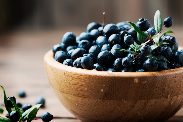 Myrtenbeeren auf dem Holztisch