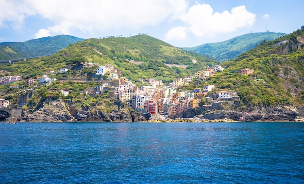 Na área de Cinque Terre, Rio Maggiore é uma das cidades mais bonitas devido ao formato em V das casas rurais.