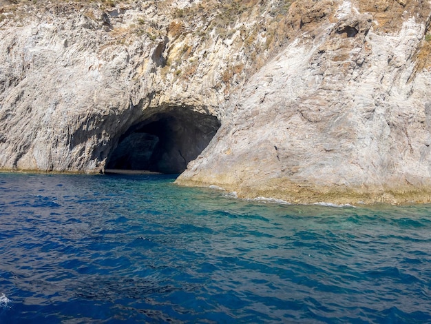 Na gigantesca gruta costuma-se banhar