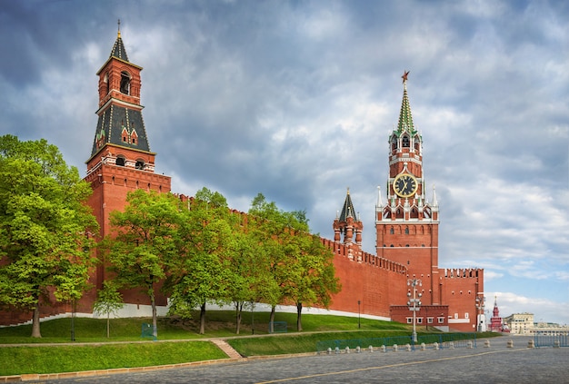 Nabatnaya, Tsarskaya und Spasskaya Türme des Moskauer Kremls