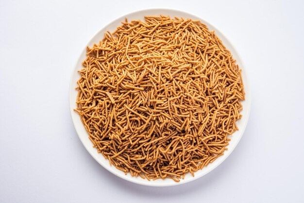 Nachni ou Ragi Sev é um delicioso macarrão crocante feito de milho de dedo comida indiana saudável