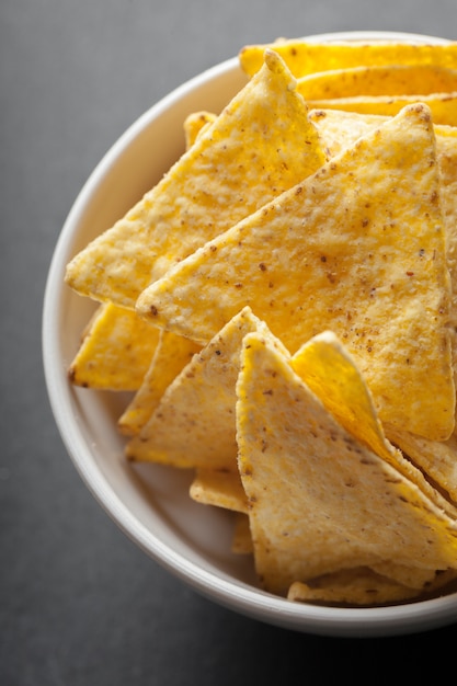 Nachos chips. Deliciosa merienda de tortilla salada