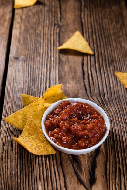 Nachos com mergulho com salsa