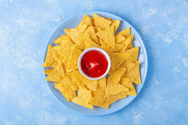 Nachos, Maistortillachips mit würziger Sauce