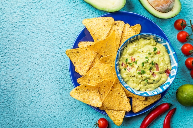 Nachos mexicanos con guacamole