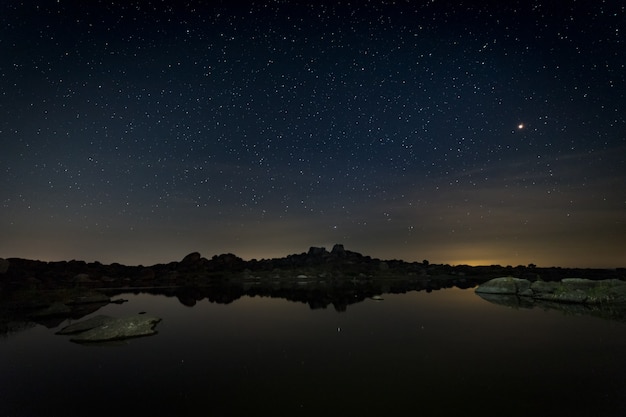 Nacht im Naturgebiet von Barruecos.