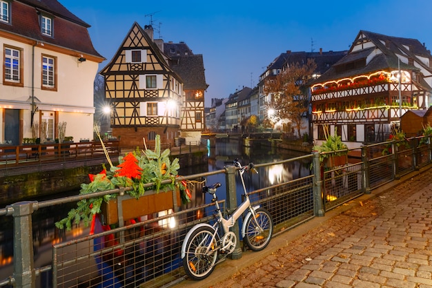 Nacht petite france in straßburg, elsass