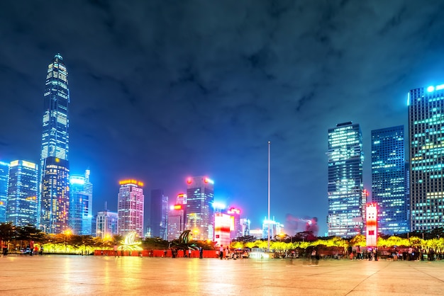 Nachtansicht der modernen Architektur der Stadt Shenzhen