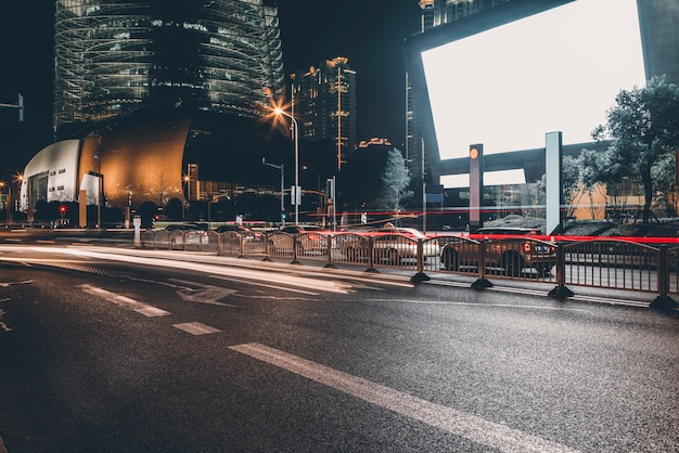 Nachtansicht der städtischen Architektur in Lujiazui, Shanghai