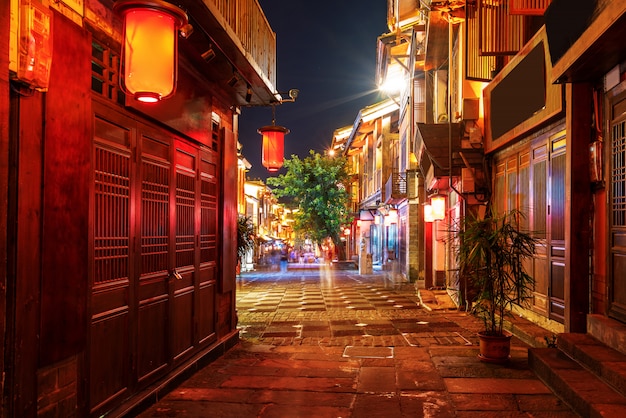 Nachtansicht der Straßen der Stadt in Chongqing