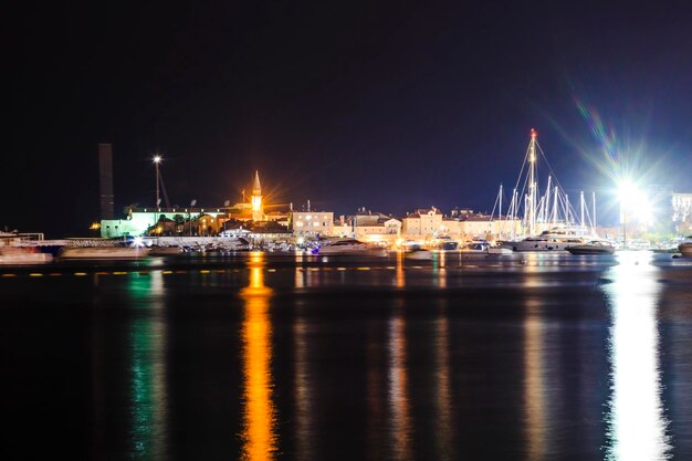 Nachtlandschaft von Budva