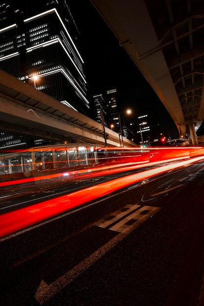 Foto nachtleben der stadt funkelt aus licht auf den straßen