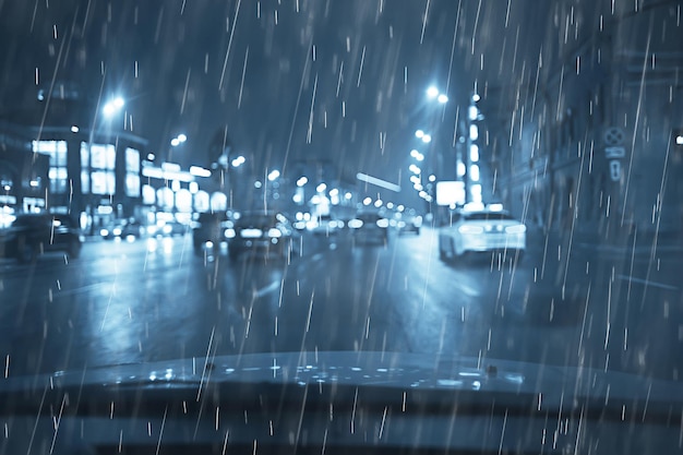 Nachtregen Autos Lichter / Herbststraße in der Stadt, Verkehr Oktober auf der Autobahn, dunkle Abendstaus