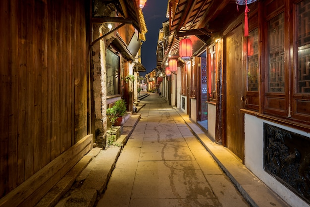 Nachts die Straßen der antiken Stadt Zhouzhuang, Suzhou, China