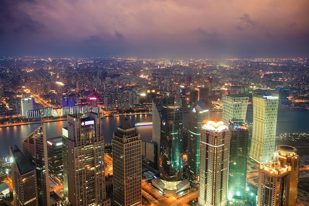 Nachts mit Blick auf Shanghai vom Jinmao-Gebäude