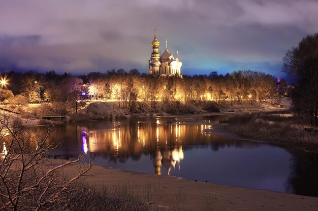 Nachtstadtbild Russland