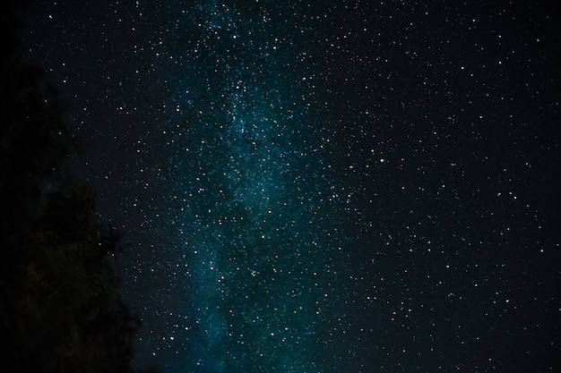 Nachtsternenhimmel und die Milchstraße