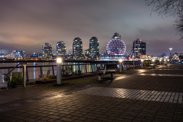 Nachtszene in der Innenstadt von Vancouver