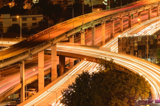 Nachtzeit von Bangkok Stadt. Bangkok ist die Hauptstadt und die bevölkerungsreichste Stadt Thailands.