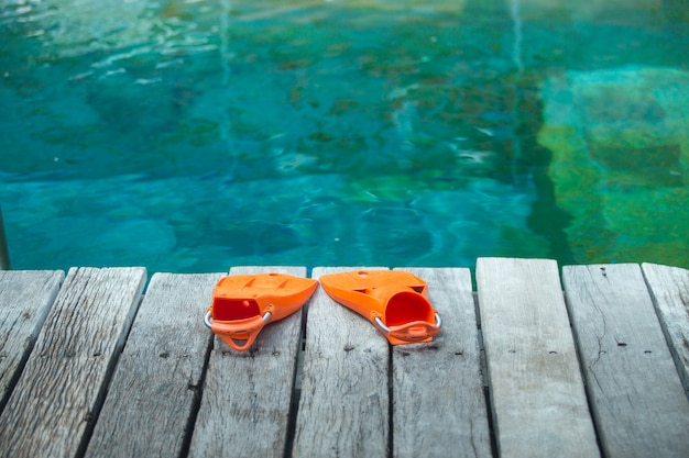 Nadadeiras laranja para mergulho