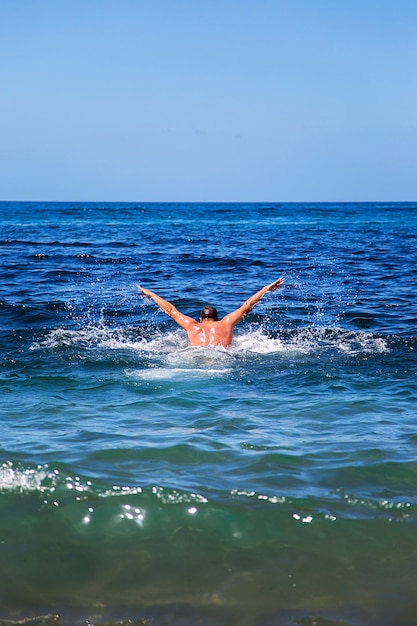 Nadando en el mar