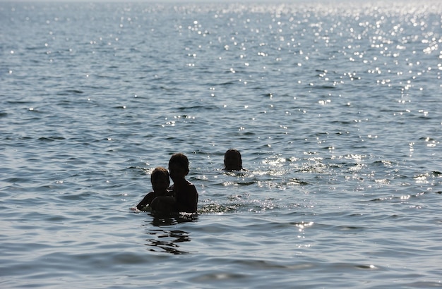 Nadar en el lago Kinneret