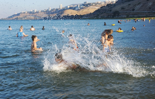 Nadar no lago Kinneret