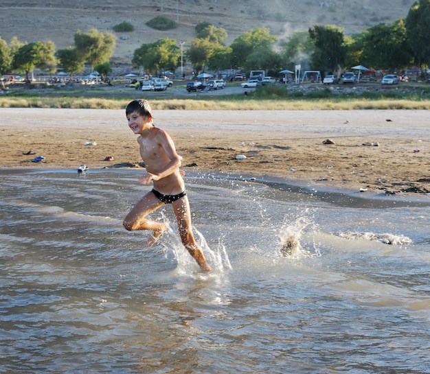 Nadar no lago Kinneret