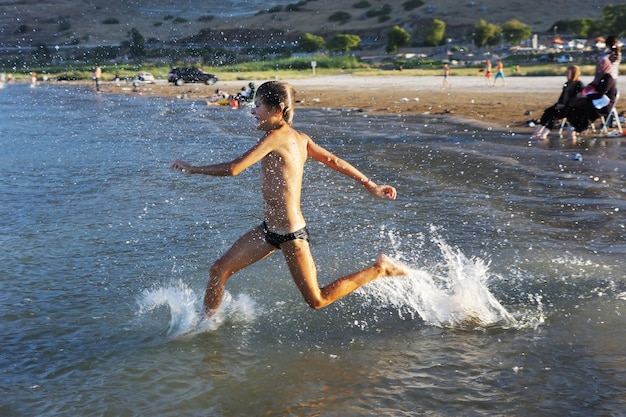 Nadar no lago Kinneret