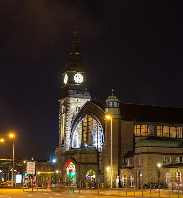 Foto nächtlicher blick auf den hauptbahnhof von hamburg in deutschland