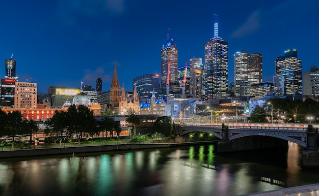 Nächtliches Stadtbild der Stadt Melbourne, Australien