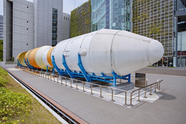 NAGOYA, JAPÓN Mayo - 26, 2019: El Museo de Ciencias de la Ciudad de Nagoya presenta un globo plateado gigante característico, que alberga uno de los planetarios más grandes del mundo.