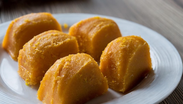 Foto nagpur laranja burfee ou barfi ou burfi é um caramelo cremoso feito com frescos