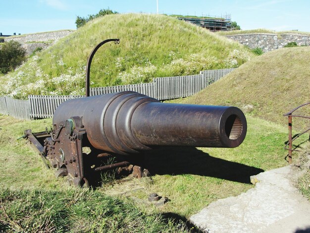 Nahaufnahme alter Maschinen auf dem Feld