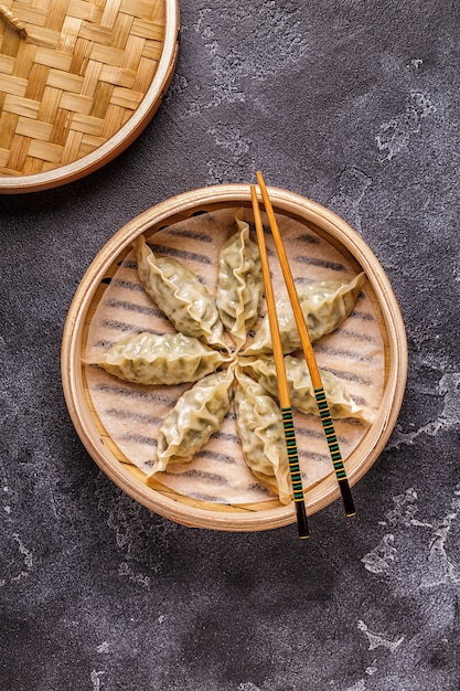 Nahaufnahme auf gekochtem Gyoza-Knödelsnack