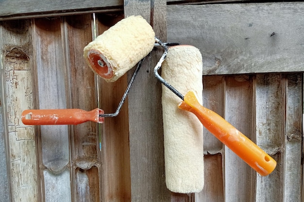 Foto nahaufnahme der an der wand hängenden orangenfrucht