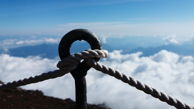 Nahaufnahme der Anlage gegen den Himmel