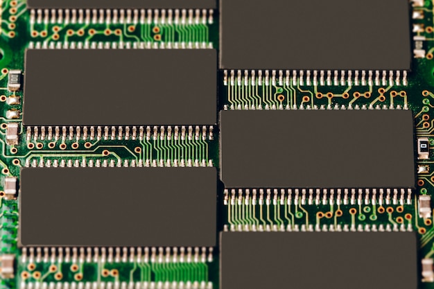 Nahaufnahme der elektronischen Leiterplatte mit Prozessor