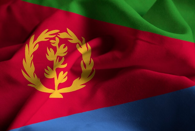 Nahaufnahme der gekräuselten Eritrea-Flagge, Eritrea-Flagge, die im Wind durchbrennt