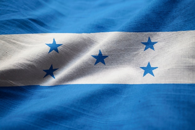 Foto nahaufnahme der gekräuselten honduras-flagge, honduras-flagge, die im wind durchbrennt