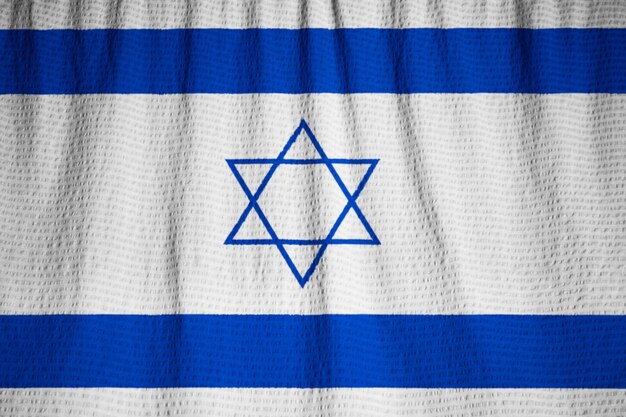 Nahaufnahme der gekräuselten Israel-Flagge, Israel-Flagge, die im Wind durchbrennt