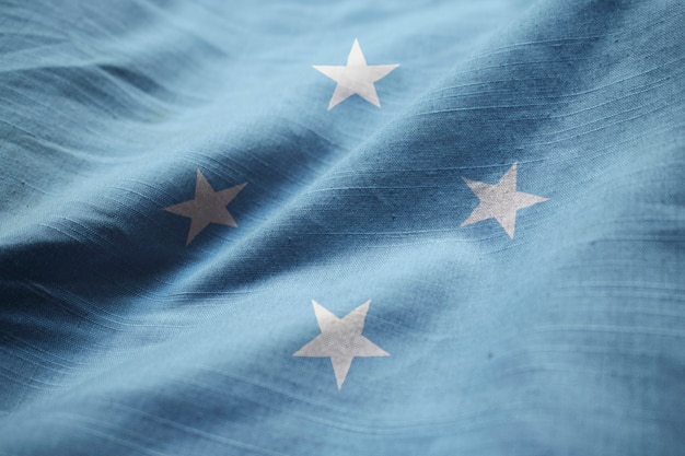 Foto nahaufnahme der gekräuselten mikronesien-flagge, mikronesien-flagge, die im wind durchbrennt