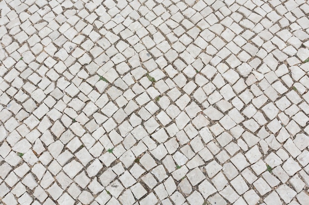 Nahaufnahme der gepflasterten Straße in der Stadt als Hintergrund.