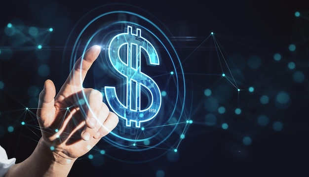 Nahaufnahme der Hand des Menschen, die auf ein kreatives, leuchtendes Dollar-Hologramm auf dunklem Hintergrund zeigt Futuristisches Hightech-Digitalgeld und elektronische Wirtschaft des Zukunftskonzepts